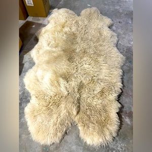 White Sheepskin Rug